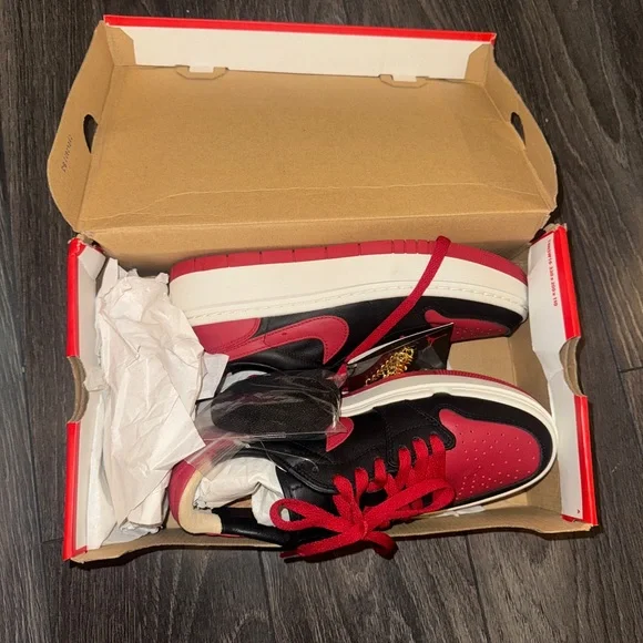 NEW IN BOX Nike Women’s Black & Red Dunk Low Top Sneakers - Picture 5 of 9